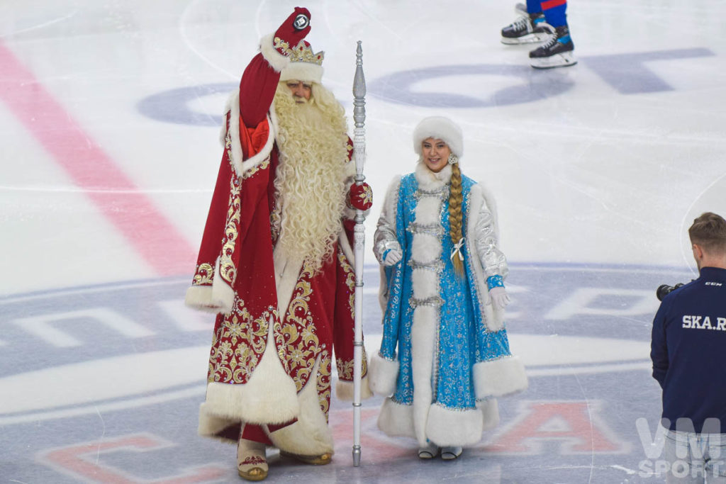 Дед Мороз и Снегурочка. ХК СКА