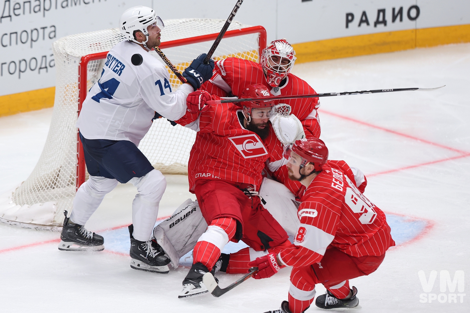 "Шанхай Дрэгонс" лишает "Спартак" шансов на завоевание Кубка мэра Москвы ХК Спартак-ХК Шанхай Дрэгонс