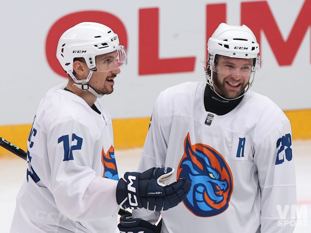 Борна Рендулич и Джей Бишоп. ХК Шанхай Дрэгонс