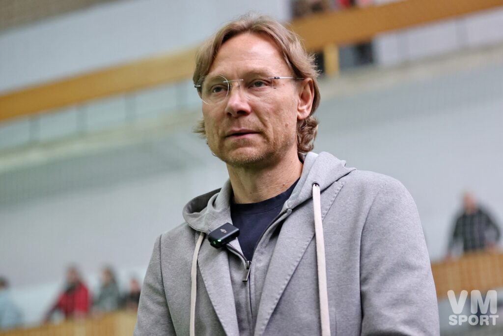 Валерий Карпин