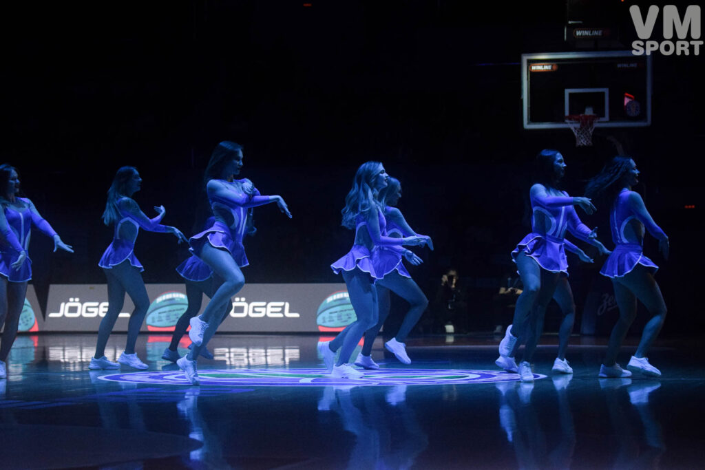 Группа поддержки. БК Зенит