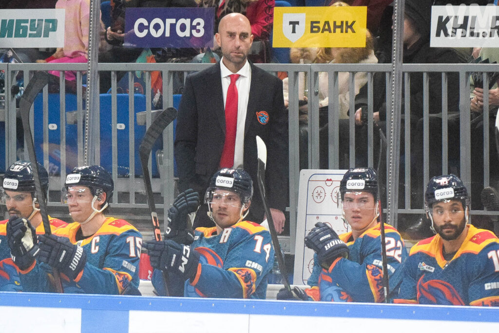 Митч Лав. ХК Шанхай Дрэгонс