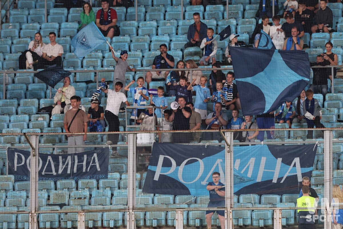 018A2197 ФК Родина. Болельщики